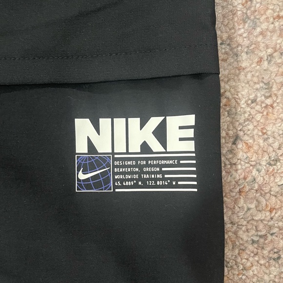 Nike Dri-Fit Sleeveless Graphic Training Hoodie - size large NWT - Picture 3 of 7